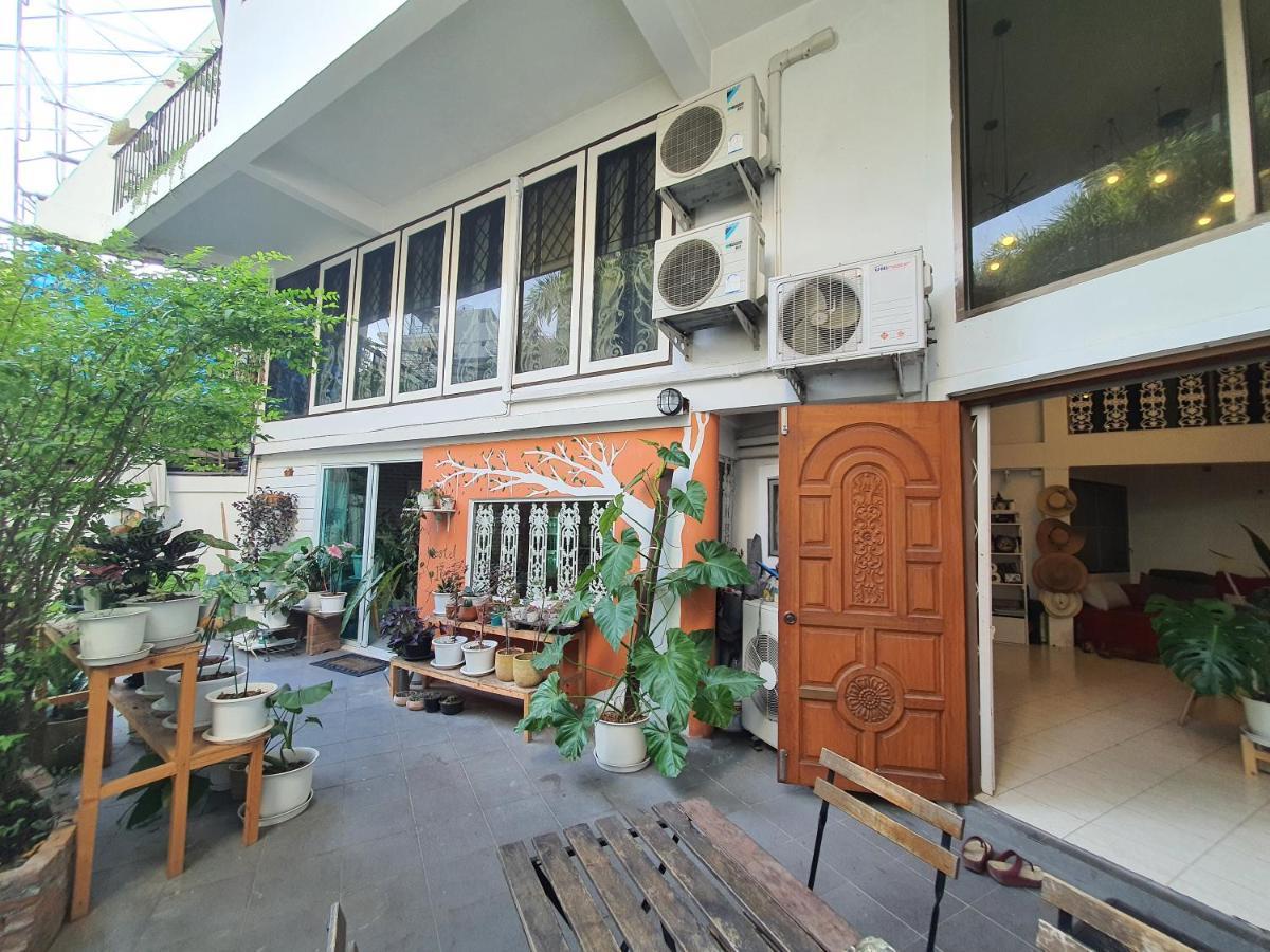 Home16 Sukhumvit16 Banguecoque Exterior foto