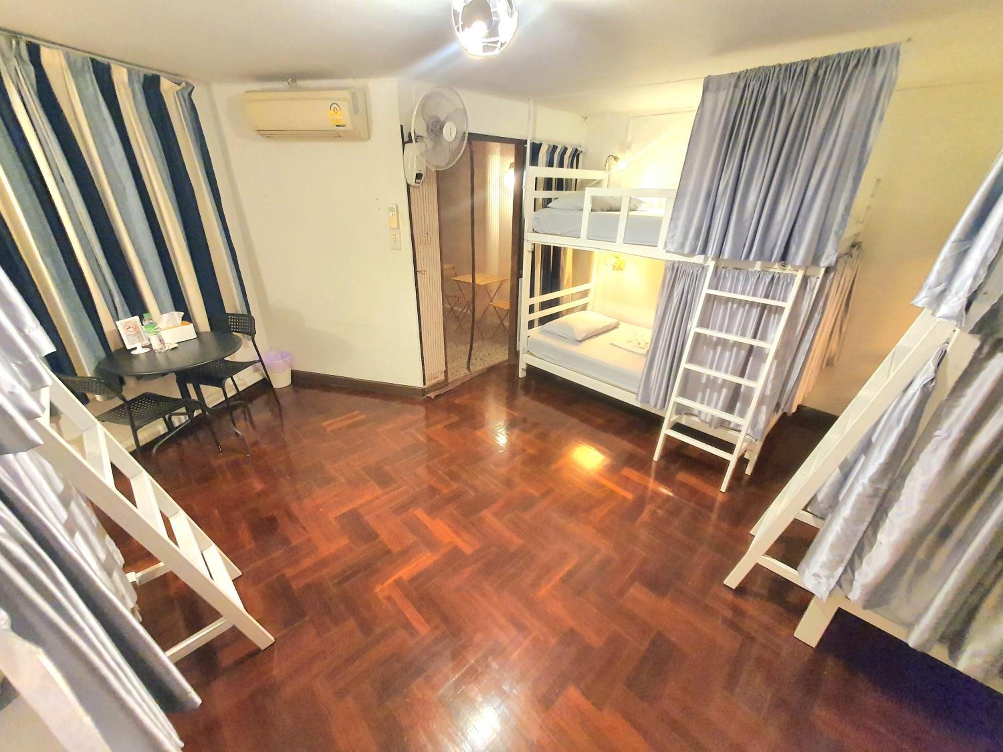 Home16 Sukhumvit16 Banguecoque Exterior foto