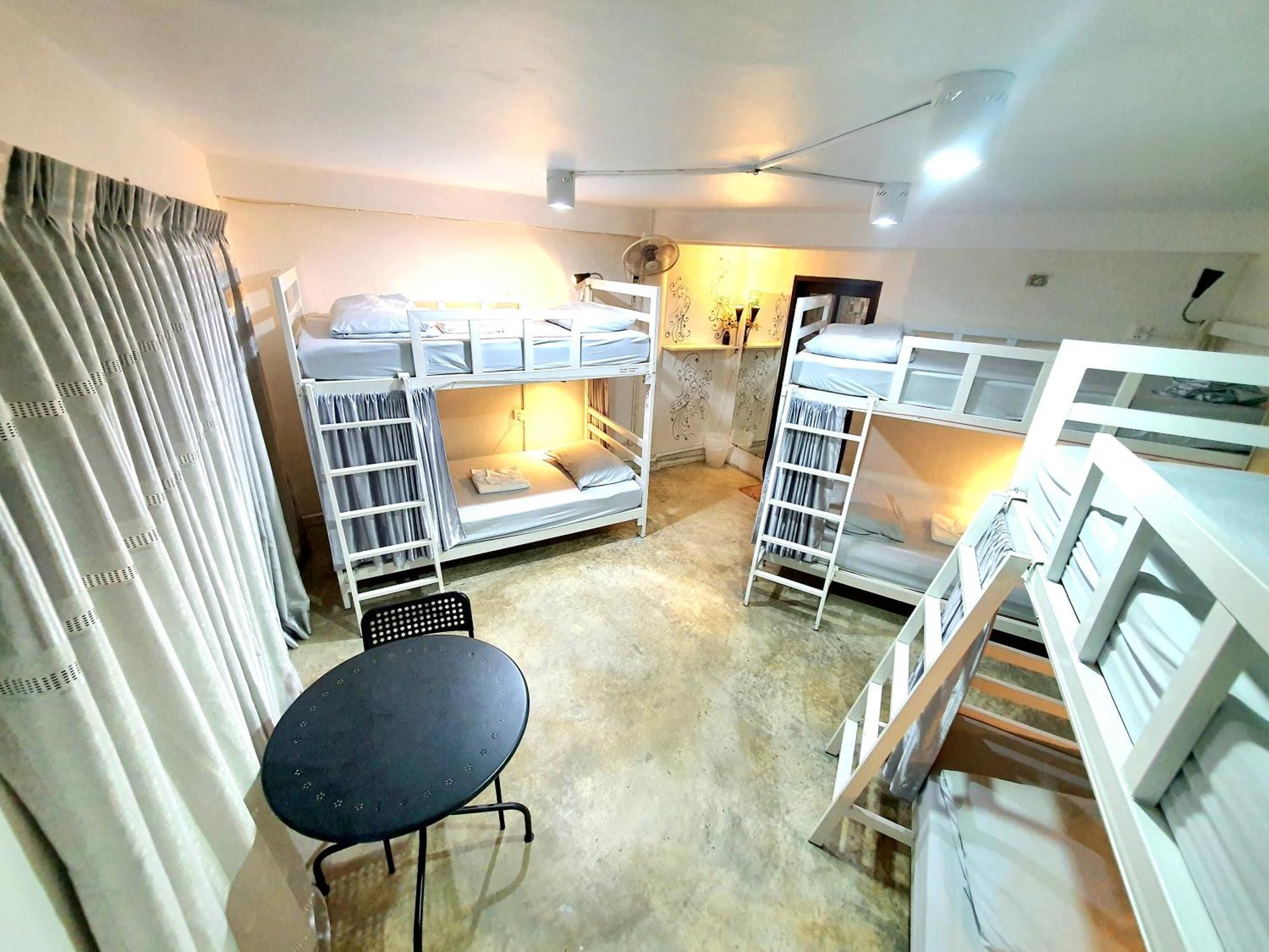 Home16 Sukhumvit16 Banguecoque Exterior foto
