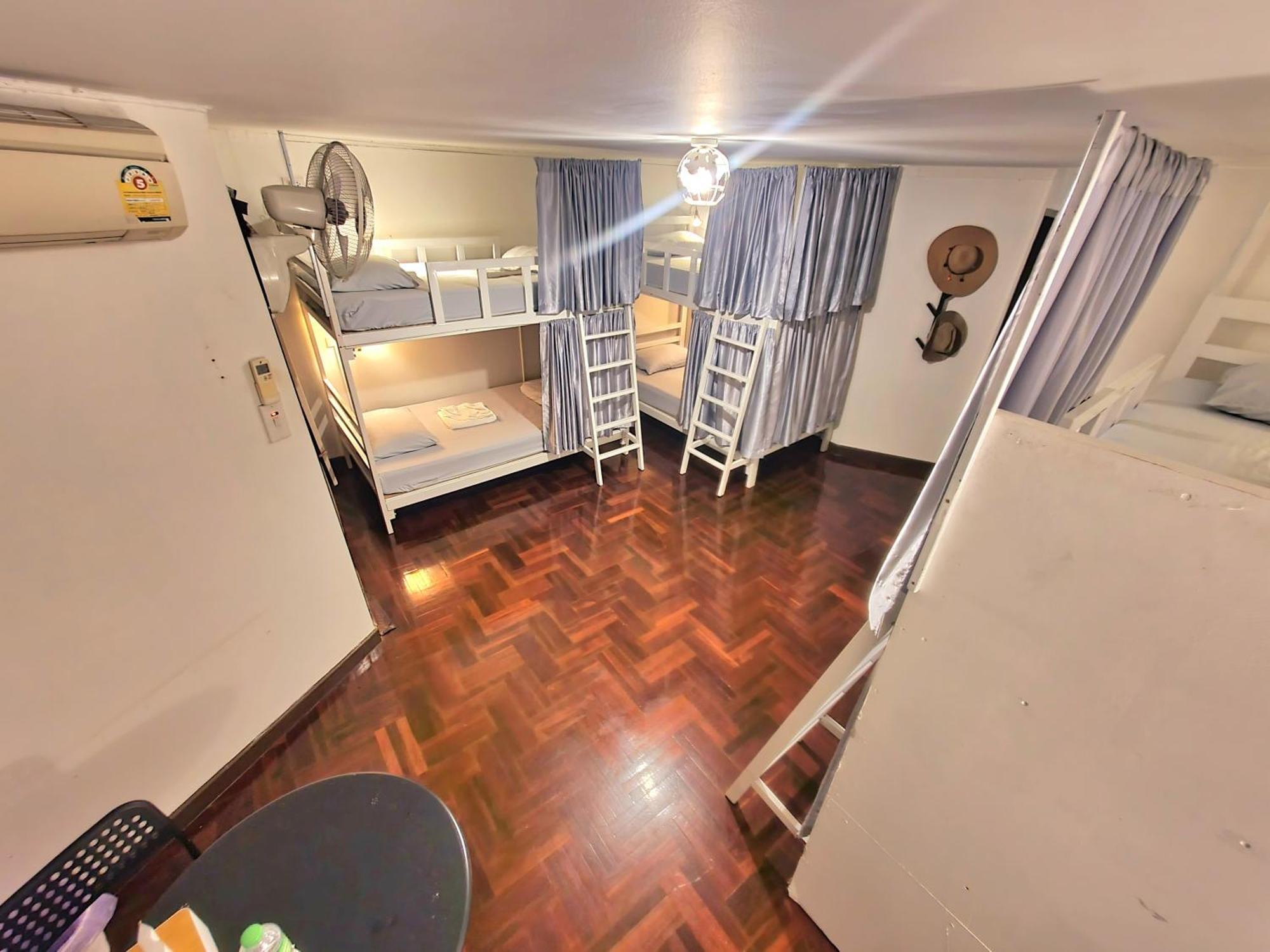 Home16 Sukhumvit16 Banguecoque Exterior foto